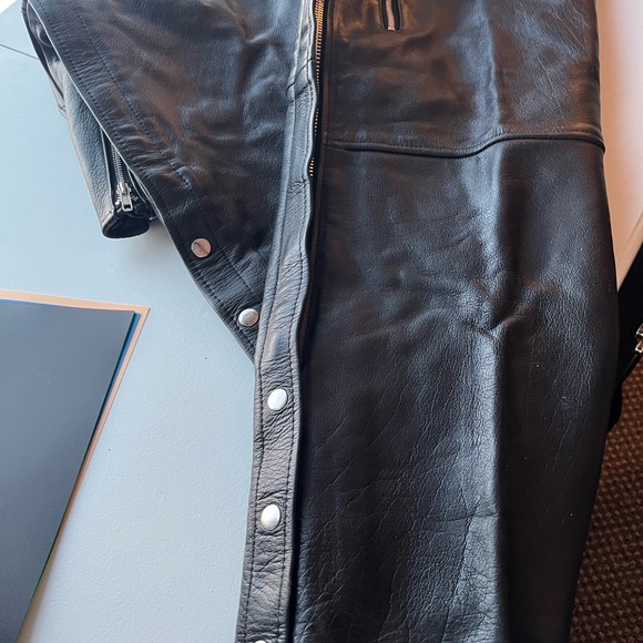 Women’s Xelement Black Leather Motorcycle Chaps - Picture 4 of 12